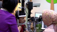 JEC Eye Hospitals and Clinics menghadirkan layanan Children’s Eye & Strabismus Center (CESC). Layanan tersebut menjadi one-stop service kesehatan mata anak pertama di Indonesia yang menawarkan solusi terpadu dan komprehensif untuk penanganan berbagai gangguan penglihatan sejak bayi hingga remaja.