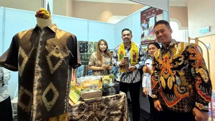 Menteri Maman Ajak Stakeholder Kolaborasi Kembangkan UMKM Menteri Usaha Mikro Kecil Menengah (UMKM) Maman Abdurahman saat menjadi pembicara Indonesia Guarantee Summit 2025 yang digagas Asosiasi Perusahaan Penjaminan Indonesia (Asippindo) di Jakarta.