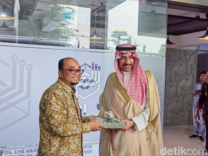 Menteri Perindustrian dan Sumber Daya Mineral Kerajaan Arab Saudi, Bandar Alkhorayef