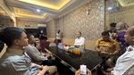 Momen Eri Cahyadi Dampingi Korban Penahanan Ijazah Lapor Polisi