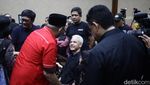 Momen Ganjar-Djarot Hadiri Sidang Hasto untuk Beri Semangat
