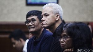 Momen Ganjar-Djarot Hadiri Sidang Hasto untuk Beri Semangat