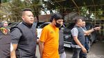 Tampang Lesu Oknum Dokter Cabul di Garut Saat Berbaju Tahanan
