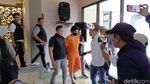 Tampang Lesu Oknum Dokter Cabul di Garut Saat Berbaju Tahanan