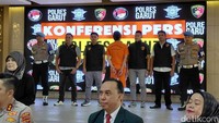 Sejauh ini, kata Kapolres Garut AKBP M. Fajar, Dokter Iril mengaku mencabuli 4 orang pasiennya. Namun, baru satu korban yang melakukan pelaporan ke polisi. Iril mengaku terpancing nafsu birahi, saat melihat para korbannya, sebelum melakukan aksi pencabulan. Polisi menjerat Iril dengan Pasal 6 B dan C, dan atau Pasal 15 Ayat 1 Huruf B UU RI Nomor 12 Tahun 2022 tentang Tindak Pidana Kekerasan Seksual.