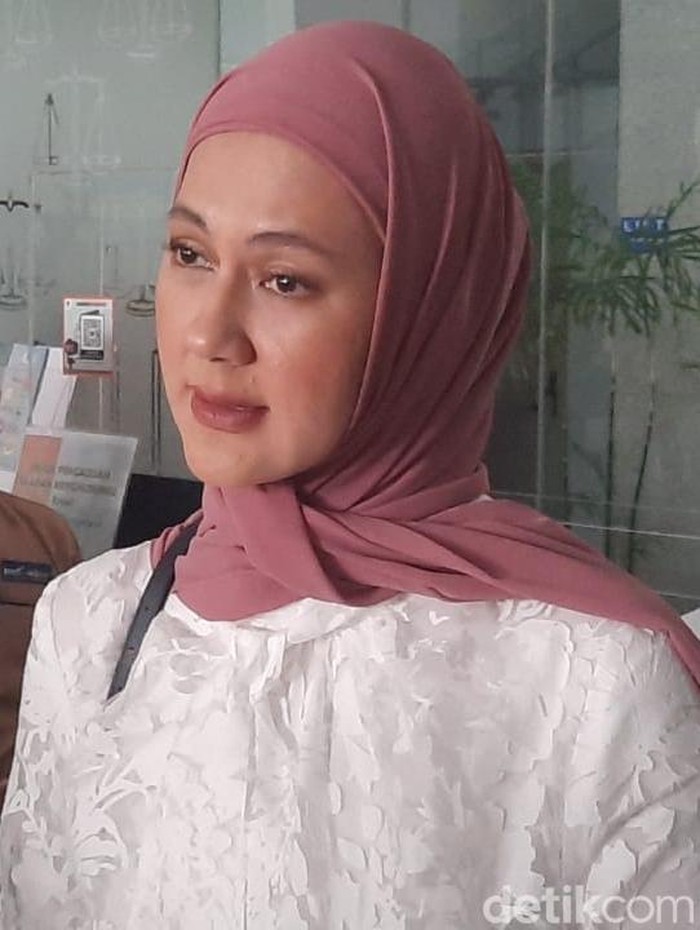 Paula Verhoeven Paula Verhoeven di Komisi Yudisial