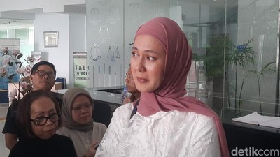 Paula Verhoeven Menangis Datangi Komisi Yudisial