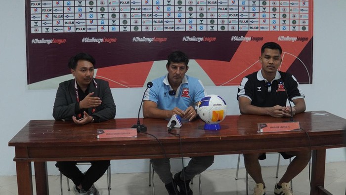Pelatih Madura United Angel Alfredo Vera usai laga