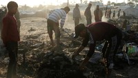 Sejak melanjutkan operasi militer bulan lalu, pasukan Israel telah membentuk zona keamanan yang luas yang meluas hingga ke Gaza dan mendesak lebih dari 2 juta warga Palestina ke wilayah yang semakin sempit di selatan dan sepanjang garis pantai. 