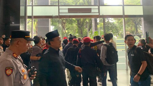 Pengunjung sidang yang disebut penyusup diusir dari ruang sidang