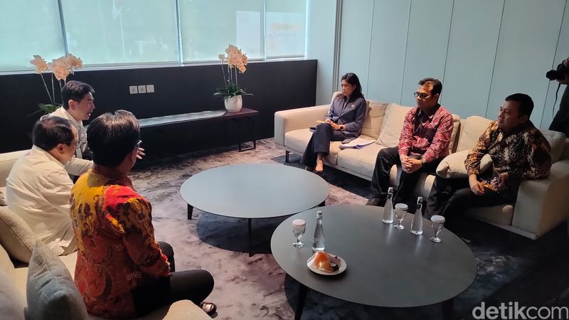 Petinggi XLSmart ke Komdigi