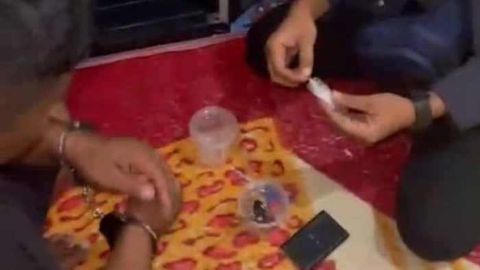 Polres Tarakan ringkus pria dalam kamar kos-kosan simpan 13 paket sabu.