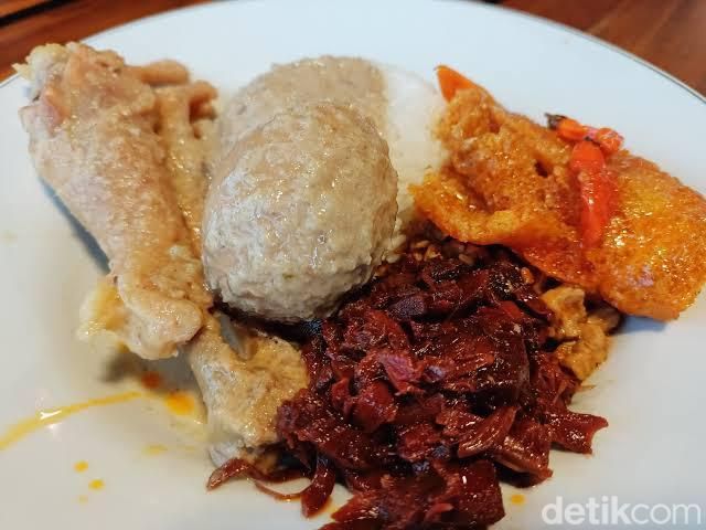 Sarapan Nasi Gudeg Krecek dan Ayam Goreng di Gudeg Sagan Sarapan Nasi Gudeg Krecek dan Ayam Goreng di Gudeg Sagan