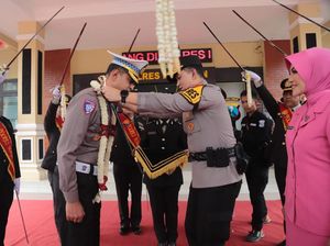 Pedang Pora Tandai Pergantian Kapolres Magetan