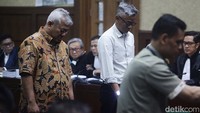 Majelis hakim melarang sidang kasus dugaan suap pengurusan PAW anggota DPR untuk Harun Masiku dan perintangan penyidikan dengan terdakwa Sekjen PDIP, Hasto Kristiyanto, disiarkan live. Hakim meminta sidang tidak disiarkan secara live karena agenda pemeriksaan saksi.  