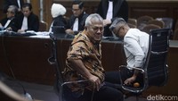Jaksa KPK sejatinya menghadirkan tiga orang saksi. Namun satu orang saksi, yaitu mantan komisioner Bawaslu RI, Agustiani Tio Fridelina, belum memberikan konfirmasi kehadiran.  