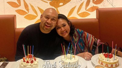 7 Foto Titiek Soeharto Rayakan Ultah ke-66 Bareng Didit, Tumpengan di Jepang