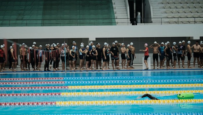 Ratusan peserta pemula tampil di perlombaan triathlon. Ajang ini mengusung semangat kebersamaan dan sportivitas.