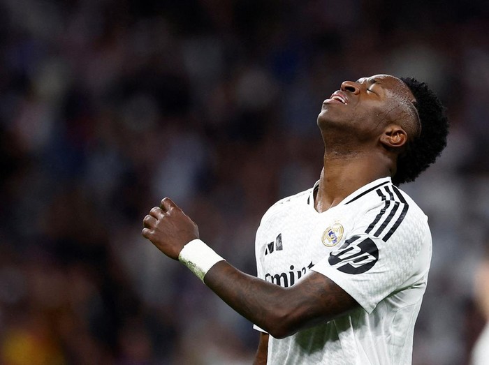 Soccer Football - Champions League - Quarter Final - Second Leg - Real Madrid v Arsenal - Santiago Bernabeu, Madrid, Spain - April 16, 2025 Real Madrid's Vinicius Junior reacts REUTERS/Juan Medina     TPX IMAGES OF THE DAY