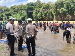 Kronologi Mobil Hendak Buang Sampah Terjun ke Sungai Mamasa Enrekang