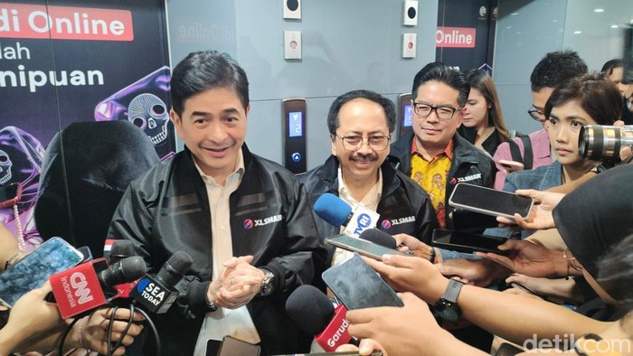 XLSmart bertandang ke kantor Kementerian Komunikasi dan Digital (Komdigi) Republik Indonesia hari ini, Kamis, 17 April 2025. Banyak hal yang dibahas, dan salah satunya menyanggupi pembangunan delapan ribu base transceiver station (BTS).