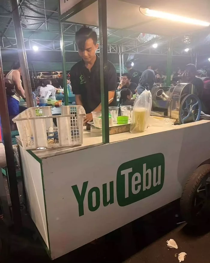 10 Tulisan di Gerobak Penjual Makanan Ini Bikin Ngakak