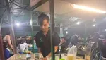 10 Tulisan di Gerobak Penjual Makanan Ini Bikin Ngakak