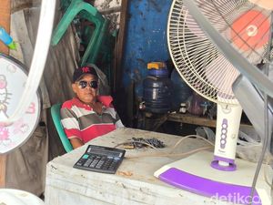 Cerita Eks Gitaris Dangdut Cirebon Menyambung Hidup Lewat Barang bekas