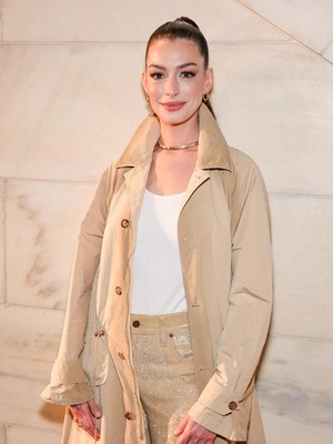 Anne Hathaway Bakal Silau Banget Tahun Depan