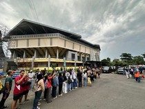 Antrean Penonton Final Four Proliga Demi Lihat Aksi Megawati di GOR Joyoboyo