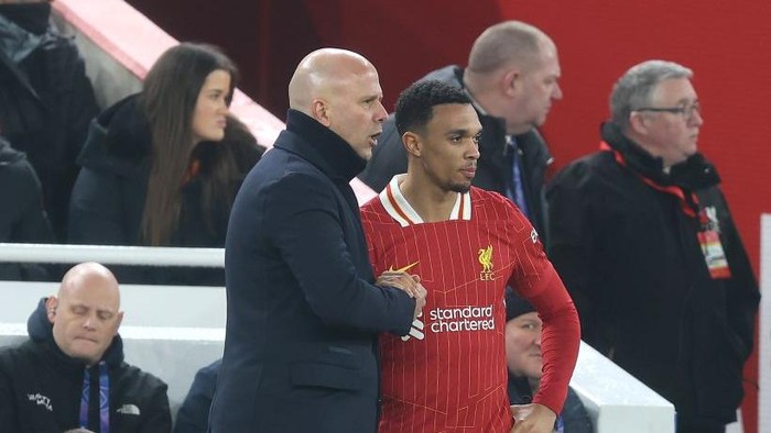 LIVERPOOL, ENGLAND - JANUARY 21: Arne Slot Manager of Liverpool with Trent Alexander-Arnold of Liverpool during the UEFA Champions League 2024/25 League Phase MD7 match between Liverpool FC and LOSC Lille at Anfield on January 21, 2025 in Liverpool, England. (Photo by Crystal Pix/MB Media/Getty Images)