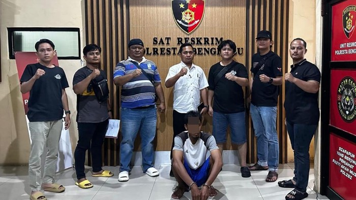 Ayah cabuli anak tiri di Bengkulu saat ditangkap polisi