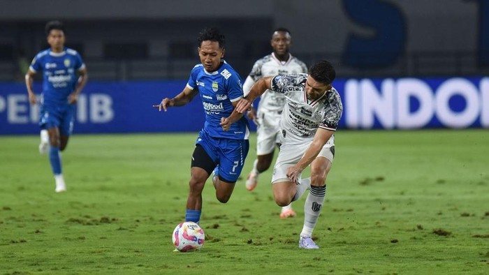 Beckham Putra dan Brandon Wilson di laga Persib vs Bali United.