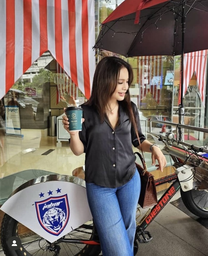 Begini Potret Seru Rossa Saat Makan di London hingga Paris Begini Potret Seru Rossa Saat Makan di London hingga Paris