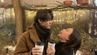 Sebelum berita ini, Rossa beberapa kali  terlihat jalan-jalan ke luar negeri. Selain ke London, wanita 46 tahun itu juga pernah ke Seoul, Korea. Ia dan putranya mampir ke Cafe Kitsune. Foto: Instagram @itsrossa910