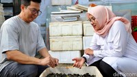 Lobster yang disajikan di restoran Kampung Lobster berasal langsung dari keramba-keramba budidaya yang ditanam di laut Bangsring.