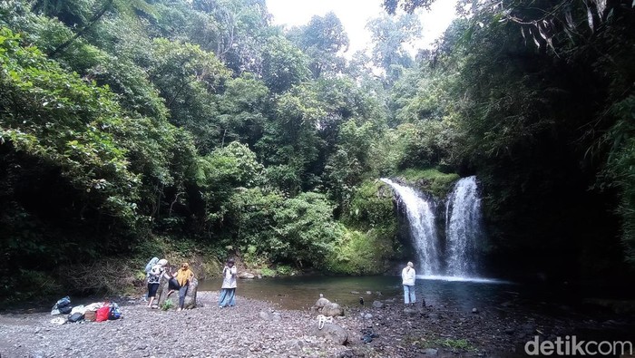 Curug Batu Blek di Tasikmalaya.