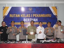 Razia di Rutan Sialang Bungkuk, 64 HP-Alat Isap Sabu Disita