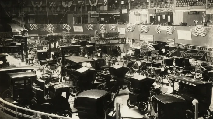 Dokumentasi New York Auto Show tahun 1900