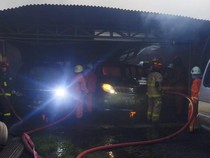 7 Unit Mobil Mewah Hangus Terbakar di Garasi Warga Sidosermo Indah Surabaya