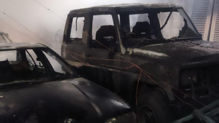Garasi milik warga Jalan Sidosermo Indah II No 39 Kelurahan Sidosermo, Kecamatan Wonocolo terbakar