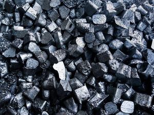 Anak Usaha Pertamina Pasok Green Coke, Bahan Baku Baterai Mobil Listrik
