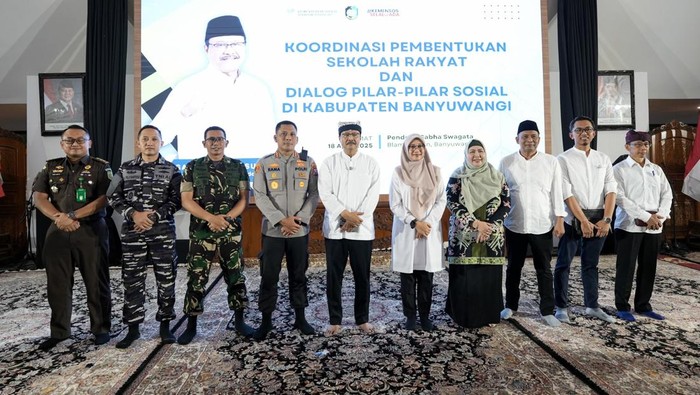 Gus Ipul mendorong pemerintah daerah bersama pilar-pilar sosial untuk segera menyiapkan calon siswa dari keluarga tidak mampu guna mengikuti Program Sekolah Rakyat.