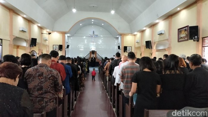 Ibadah peringatan kematian Tuhan Yesus (Jumat Agung) di HKBP Tegal Rejo Medan berlangsung khidmat. (Foto: Felicia Gisela Br Sihite).