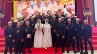 Sejumlah prajurit Brimob juga turut hadir dalam acara tersebut. Foto: instagram Inul Daratista
