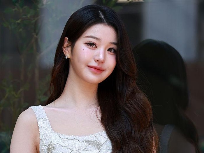Jang Wonyoung IVE menghadiri acara pop-up store Innisfree