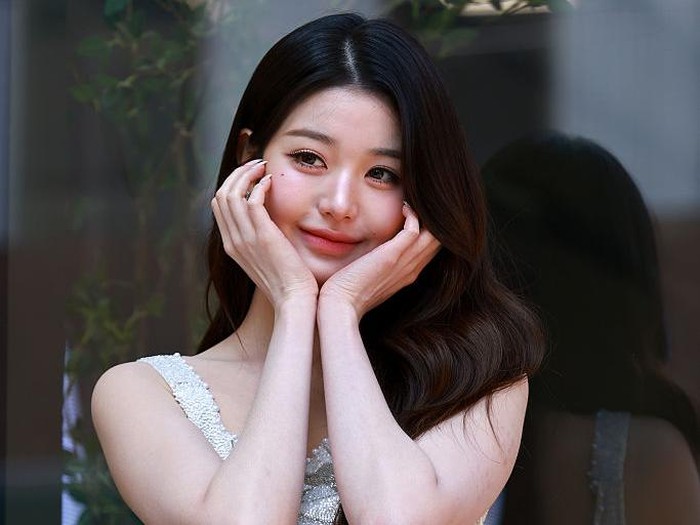 Jang Wonyoung IVE menghadiri acara pop-up store Innisfree
