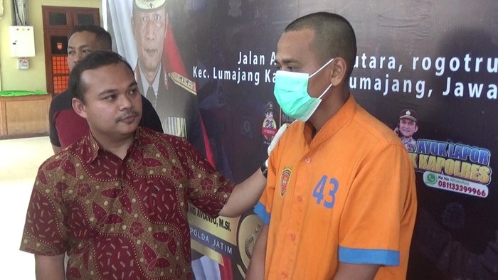 JM, guru honorer di Lumajang saat ditahan