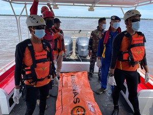 Dua Kapal Pengangkut Oli Tenggelam di Muara Jungkat, Satu Orang Tewas