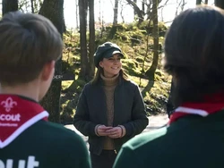 Gaya Kate Middleton Tampil dengan Topi Jadul ala Tahun 2000-an